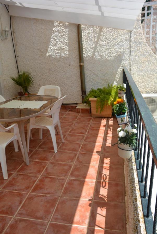 Palmeras, Piscina, Campo De Futbol Y Jardin Privados *