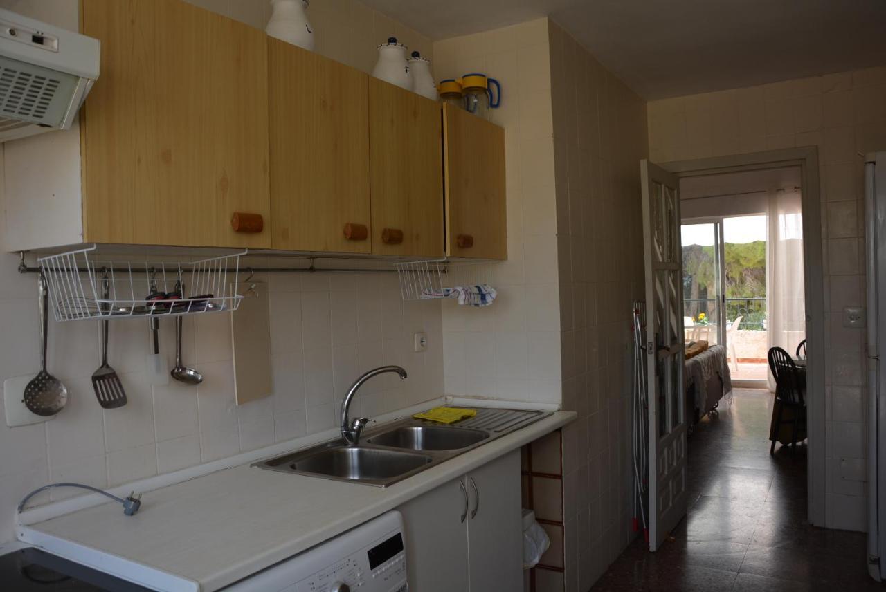 Palmeras, Piscina, Campo De Futbol Y Jardin Privados